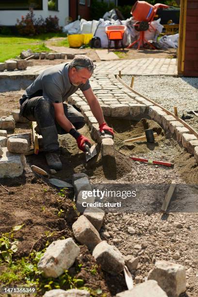 granite cobble path construction - paving contractor stock pictures, royalty-free photos & images