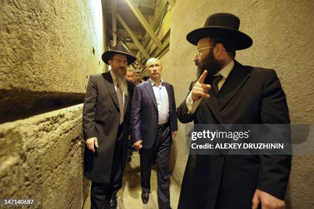Putin With Rabbis 124 Berel Lazar Photos & High Res Pictures - Getty Images