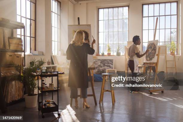 painting together - pintura de belas artes imagens e fotografias de stock