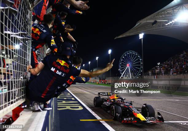 Race winner Max Verstappen of the Netherlands driving the Oracle Red Bull Racing RB19 passes his team celebrating on the pitwall during the F1 Grand...