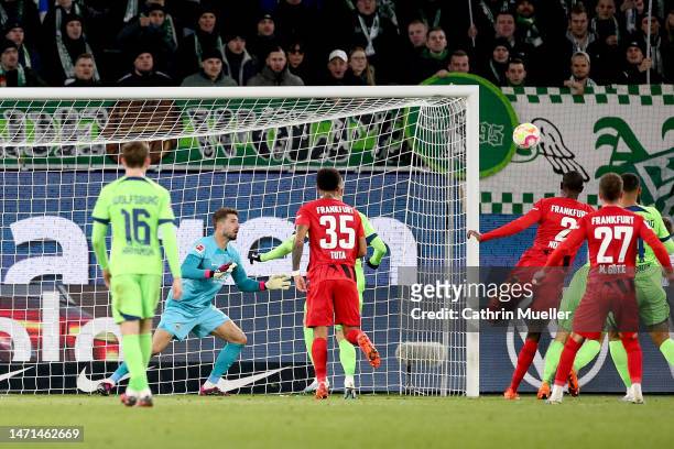 Yannick Gerhardt of VfL Wolfsburg scores the team's second goal during the Bundesliga match between VfL Wolfsburg and Eintracht Frankfurt at...