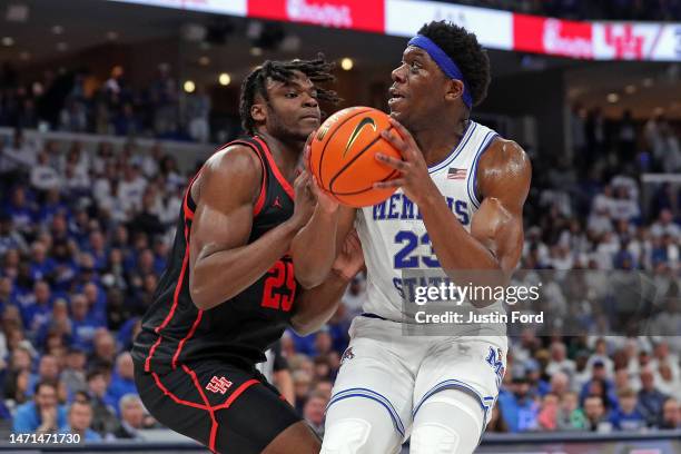 Malcolm Dandridge of the Memphis Tigers handles the ball against Jarace Walker of the Houston Cougars during the first half at FedExForum on March...