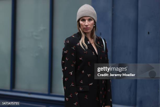 Veronika Heilbrunner is seen wearing a flower printed black blazer, grey hat and silver earrings during the Paris Fashion Week - Womenswear Fall...