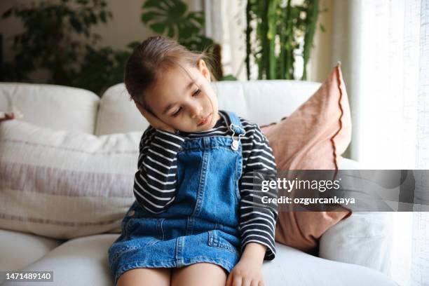 little girl having an earache - ear stockfoto's en -beelden