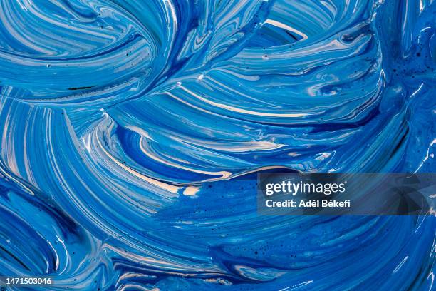 blue fluid acrylic painted texture - aquarell ohne mensch stock-fotos und bilder