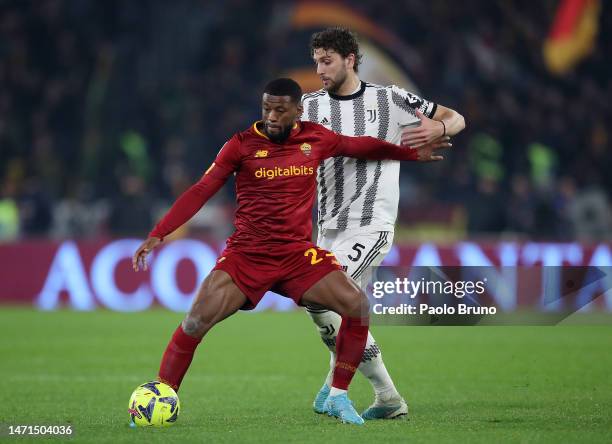 Georginio Wijnaldum of AS Roma is challenged by Manuel Locatelli of Juventus during the Serie A match between AS Roma and Juventus at Stadio Olimpico...