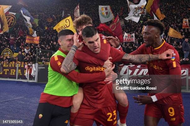 Roma players celebrate during the Serie A match between AS Roma and Juventus at Stadio Olimpico on March 05, 2023 in Rome, Italy.