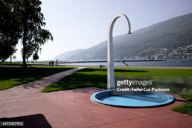 shower at lakeside of biel, canton bern, switzerland - briel foto e immagini stock