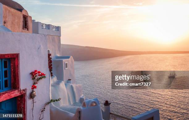 greece sunset - oia santorini stockfoto's en -beelden