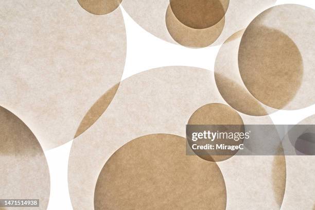 abstract translucent circle paper overlapping background - kreuzmuster stock-fotos und bilder