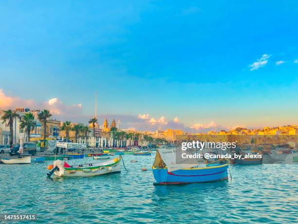 marsaxlokk giornata estiva - la valletta foto e immagini stock