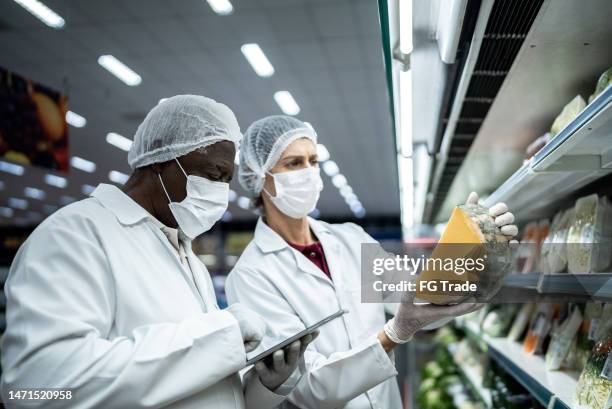 inspectors analyzing the food in the supermarket - food and drug administration stock pictures, royalty-free photos & images