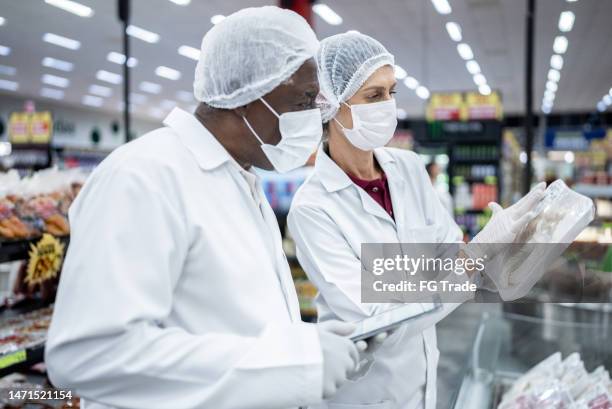 inspectors analyzing the food in the supermarket - food and drug administration stock pictures, royalty-free photos & images