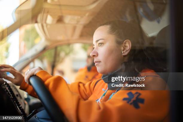 portrait of a female paramedic driving - person in emergency hospital stockfoto's en -beelden