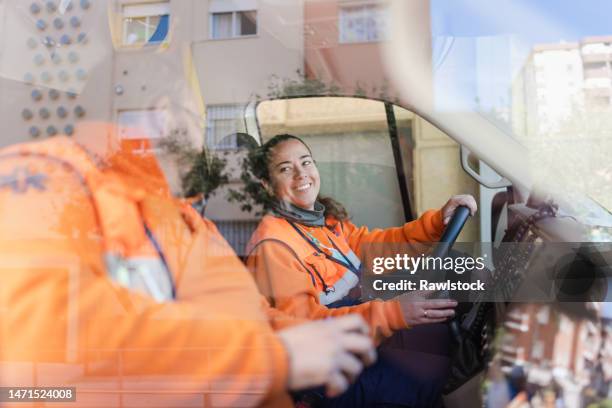 two paramedics in an ambulance looking at each other - técnicos-en-emergencias-médicas fotografías e imágenes de stock