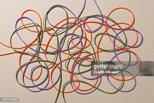 Tangled Rope Orange Tangled Cords Drawing Fotografías e imágenes de stock - Getty Images