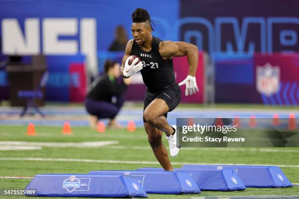 Bijan Robinson of Texas participates in a drill during the NFL Combine at Lucas Oil Stadium on March 05, 2023 in Indianapolis, Indiana.
