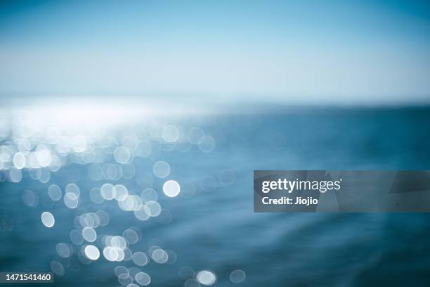 defocused image of sea - foco difuso fotografías e imágenes de stock