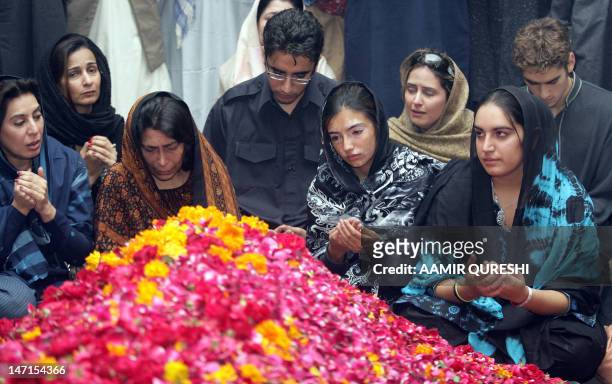 Slain Pakistani premier Benazir Bhutto's son Bilawal , daughters Bakhtawar , Asifa and Bhutto's younger sister Sanam Bhhutto pray at her graveside at...