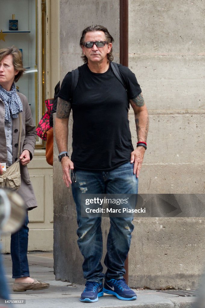 Anthony La Paglia sighting in Paris - June 26, 2012