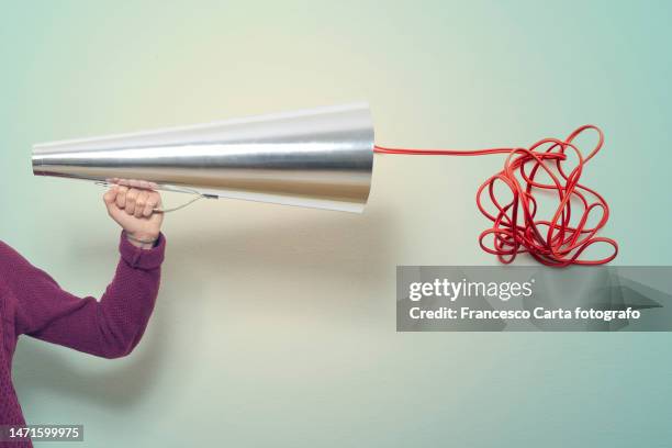 tangled speech - kommunikationsproblem stock-fotos und bilder