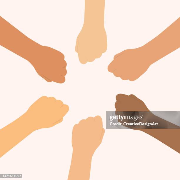 illustrazioni stock, clip art, cartoni animati e icone di tendenza di vista ad alto angolo del team aziendale che fa cerchio con i pugni. lavoro di squadra, cooperazione e concetto di supporto alle imprese - pugno