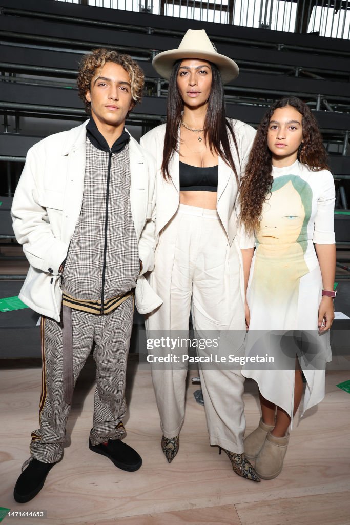 Stella McCartney : Photocall - Paris Fashion Week - Womenswear Fall Winter 2023-2024