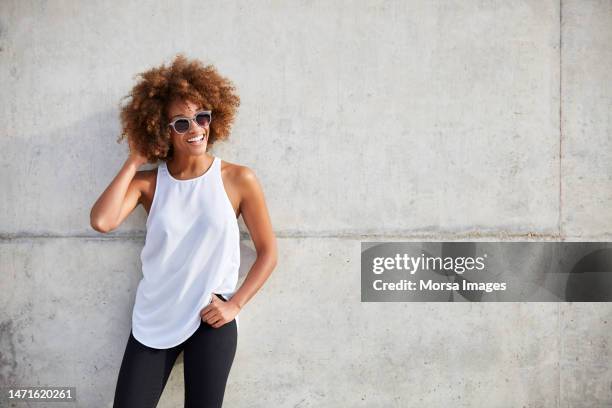 happy woman wearing tank top and sunglasses - happy people summer fashion foto e immagini stock