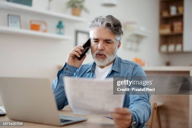 stressed man talking on phone - debiteuren stockfoto's en -beelden