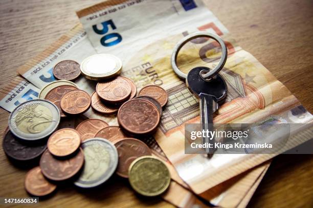rent - mietshaus stock-fotos und bilder