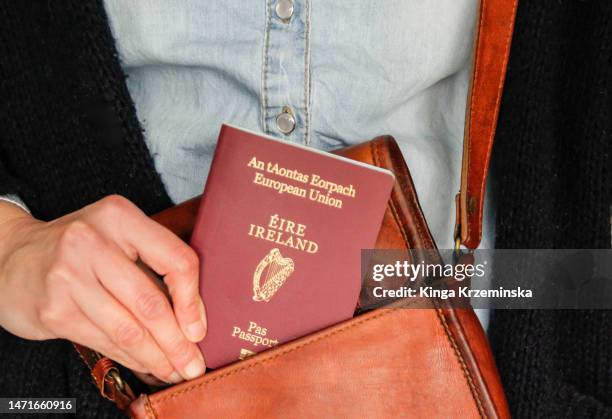 irish passport - irische kultur stock-fotos und bilder