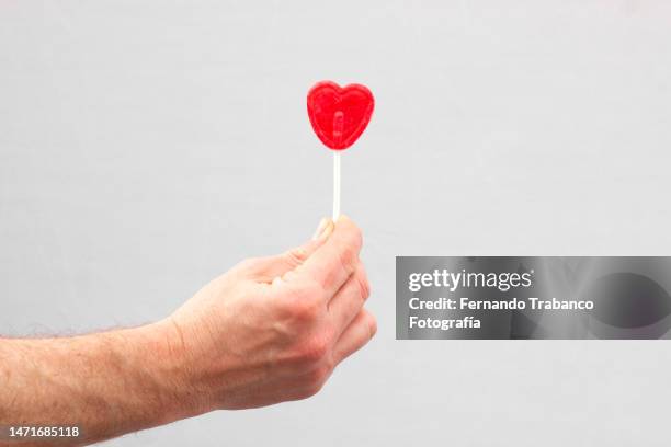 heart shaped lollipop - lolly stockfoto's en -beelden