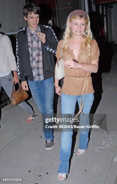 Josh Janowicz Emilie Ravin Photos and Premium High Res Pictures - Getty Images