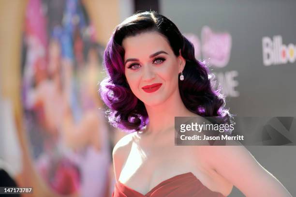 Indica Beide oogst 902 Katy Perry Purple Hair Photos and Premium High Res Pictures - Getty  Images