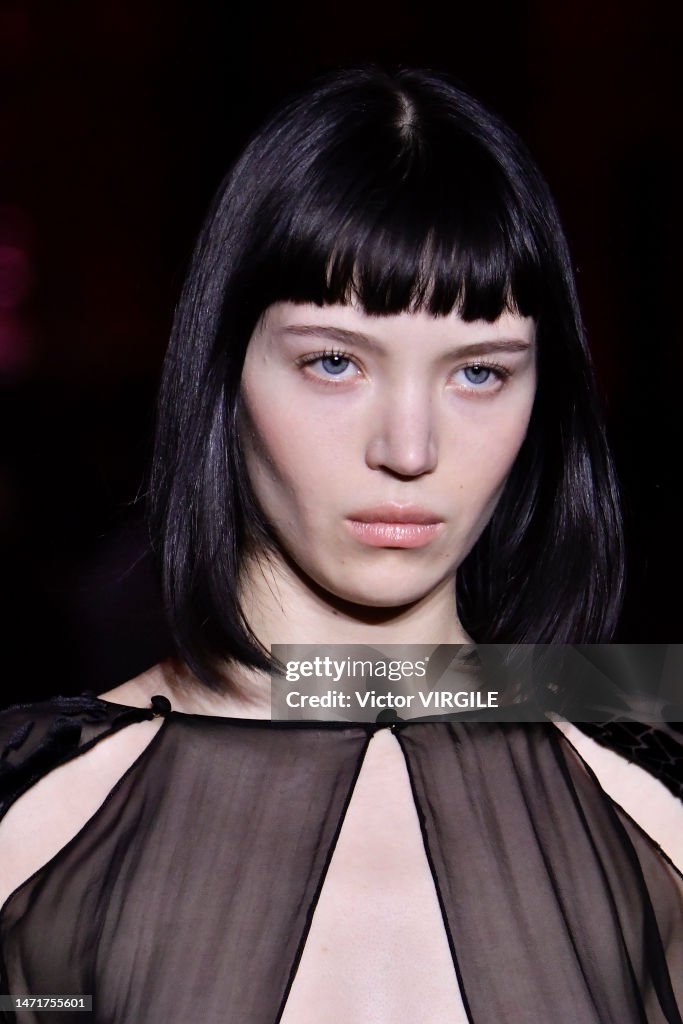 A model walks the runway during the Dundas Ready to Wear Fall/Winter
