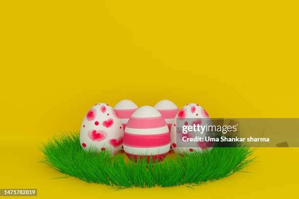 easter eggs in green nest. - osternest stock-fotos und bilder