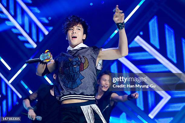 Singer Ravi 111 Ravi Of Vixx Stock Photos, High-Res Pictures, and Images - Getty Images