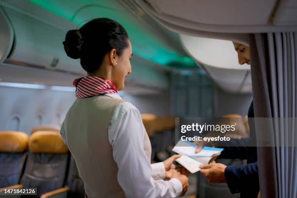 passenger travel via commercial air plane. - tripulação imagens e fotografias de stock