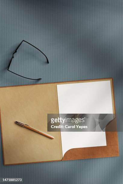 empty sheet in clipboard - folder mockup stock pictures, royalty-free photos & images