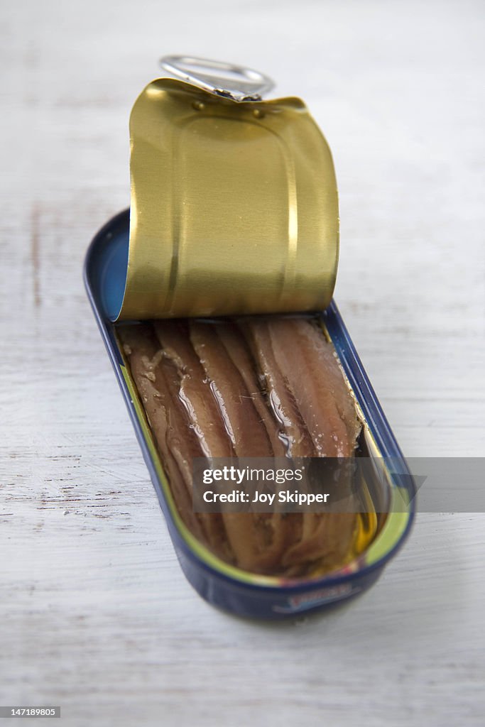 Anchovies with oil, in tin