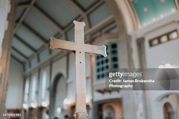 religious cross - empty church stock pictures, royalty-free photos & images