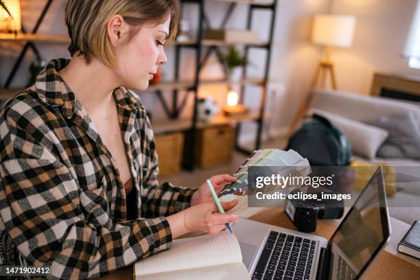 employed woman working in photo studio - executive editor stockfoto's en -beelden