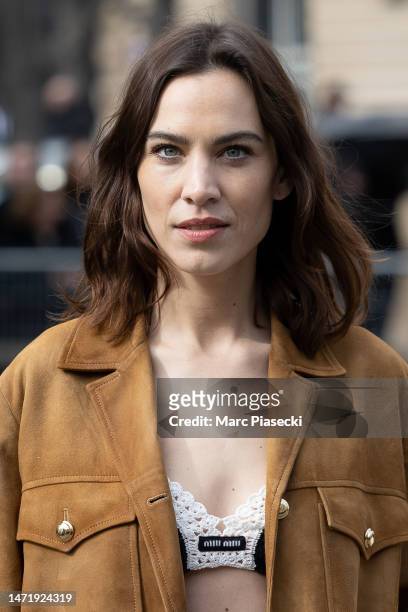 Alexa Chung Head Shot Photos and Premium High Res Pictures - Getty Images