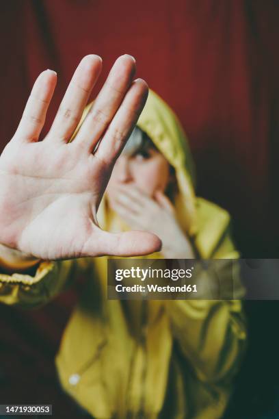Using Shocker Hand The Shocker Hand Sign Photos and Premium High Res Pictures - Getty Images