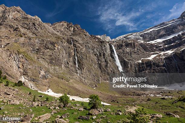 gavarnie falls, the longest waterfall in europe - pyrenees stock pictures, royalty-free photos & images