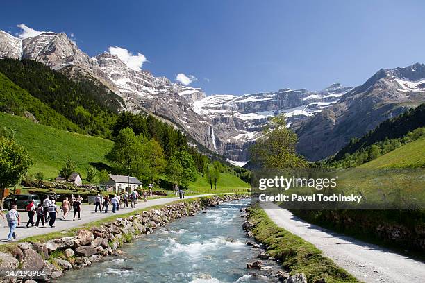 trail to cirque de gavarnie, pyrenees - hautes pyrénées stock pictures, royalty-free photos & images