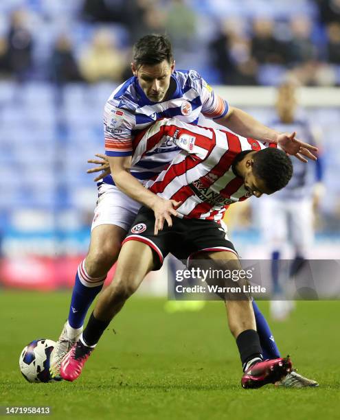 Scott Dann of Reading tackles Iliman Ndiaye of Sheffield United during the Sky Bet Championship between Reading and Sheffield United at Select Car...