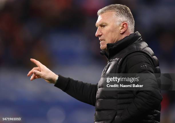 Nigel Pearson, Manager of Bristol City, reacts during the Sky Bet Championship between Huddersfield Town and Bristol City at John Smith's Stadium on...