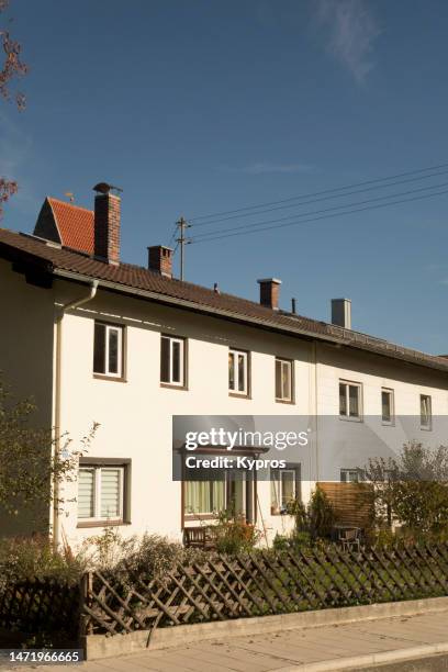 single family home - house - einfamilienhaus deutschland stock-fotos und bilder
