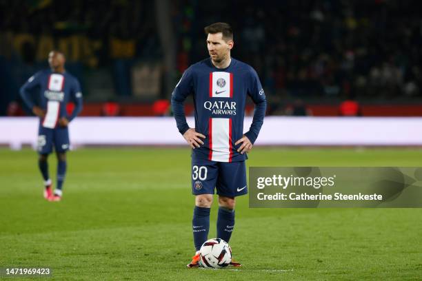 Lionel Messi of Paris Saint-Germain looks to shoot a free kick during the Ligue 1 match between Paris Saint-Germain and FC Nantes at Parc des Princes...